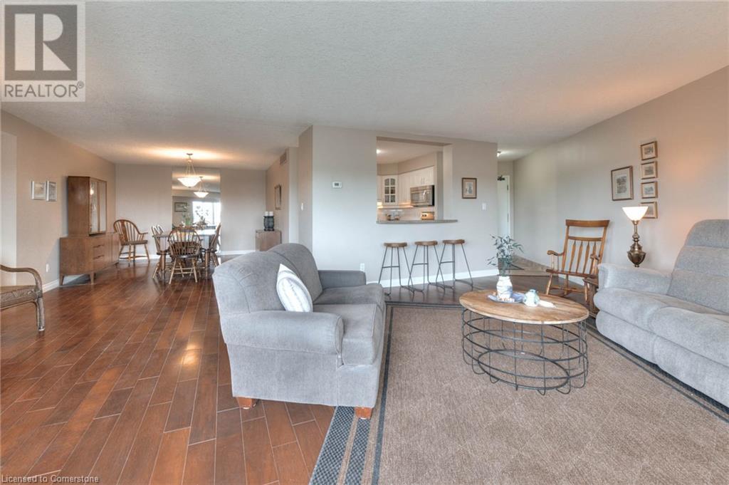 250 GLENRIDGE Drive Unit# 606