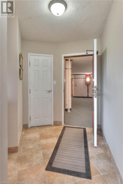 250 GLENRIDGE Drive Unit# 606