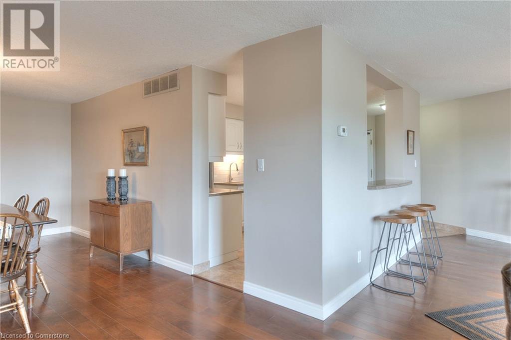 250 GLENRIDGE Drive Unit# 606