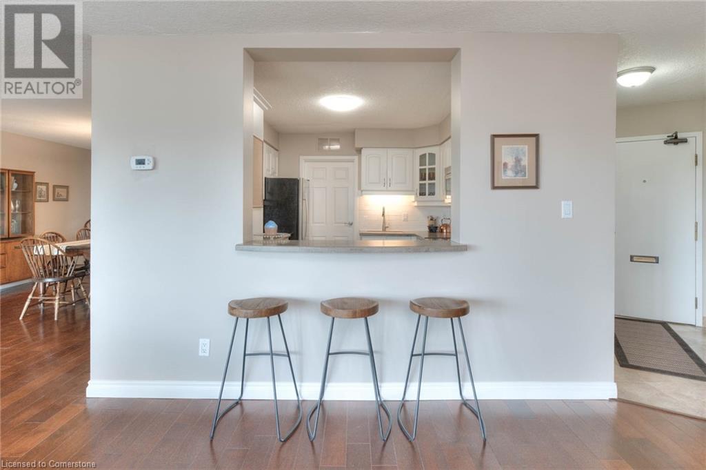 250 GLENRIDGE Drive Unit# 606