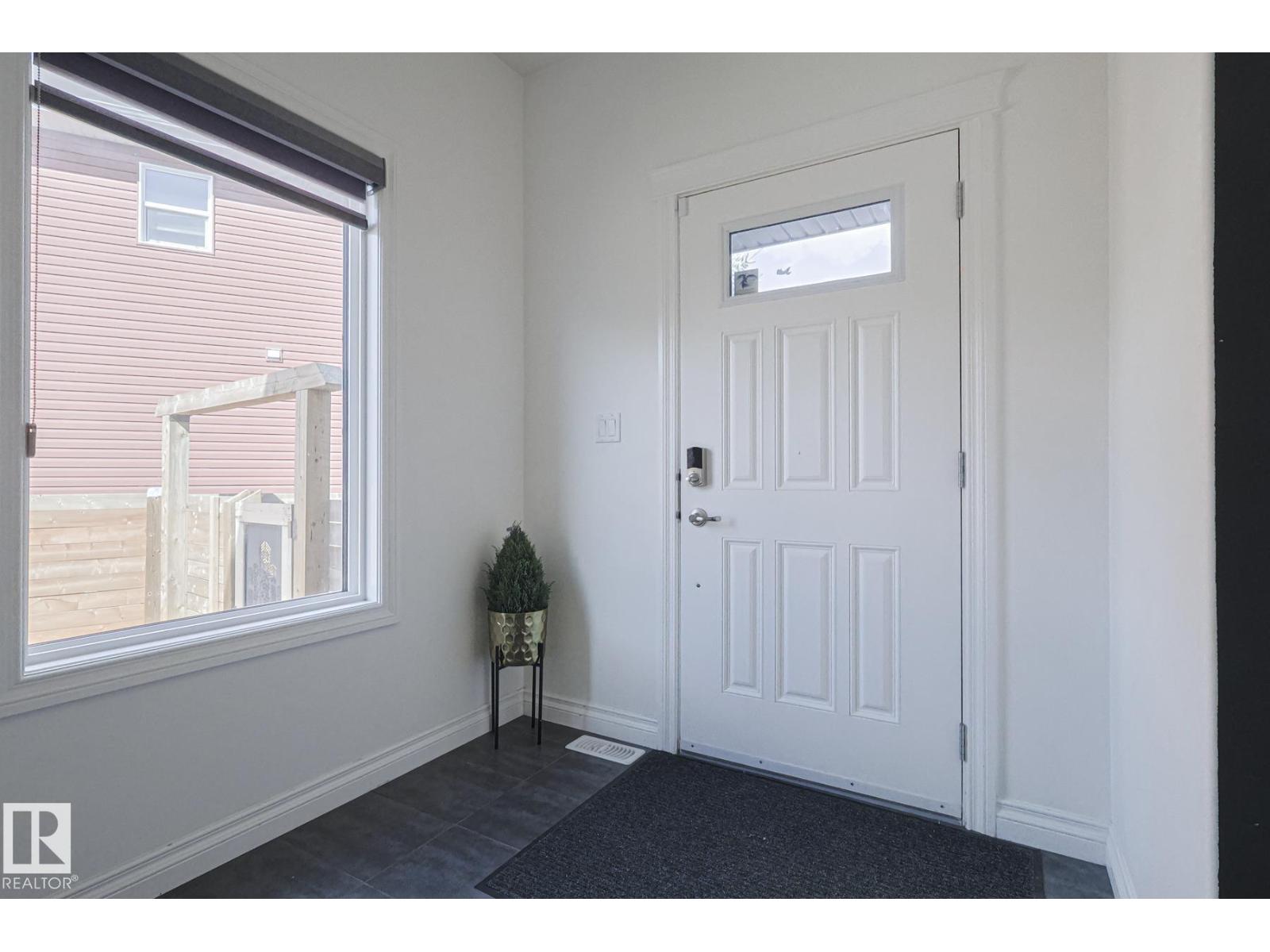 720 CHARLESWORTH WY SW