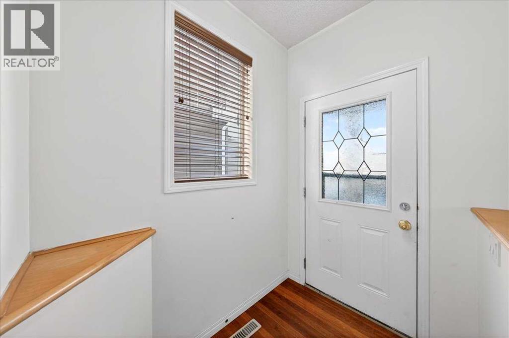 34 Saddlecrest Crescent NE