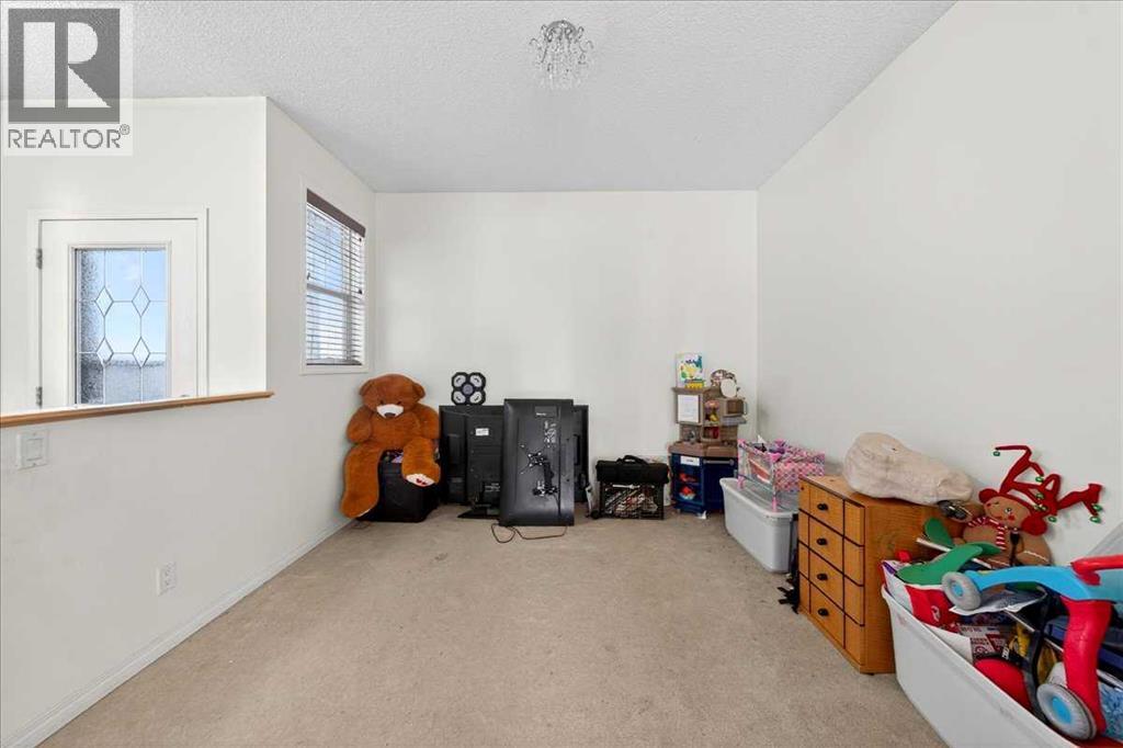 34 Saddlecrest Crescent NE