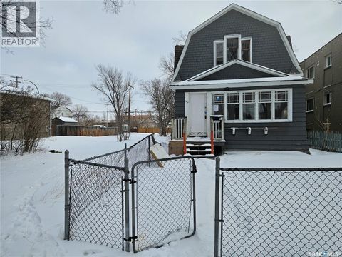 1215 Rae STREET Regina SK S4T2C2