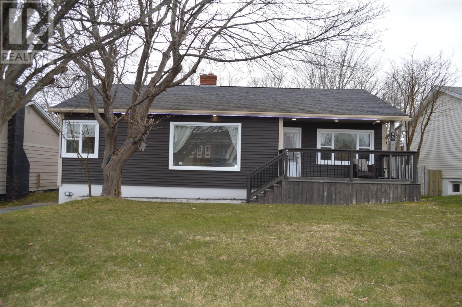 5 Logy Bay Road