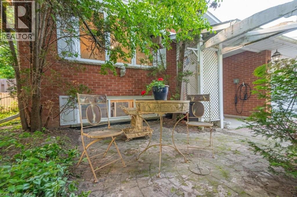 60 MAYFIELD Avenue