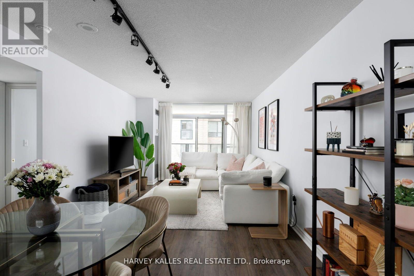 302 - 30 HAYDEN STREET