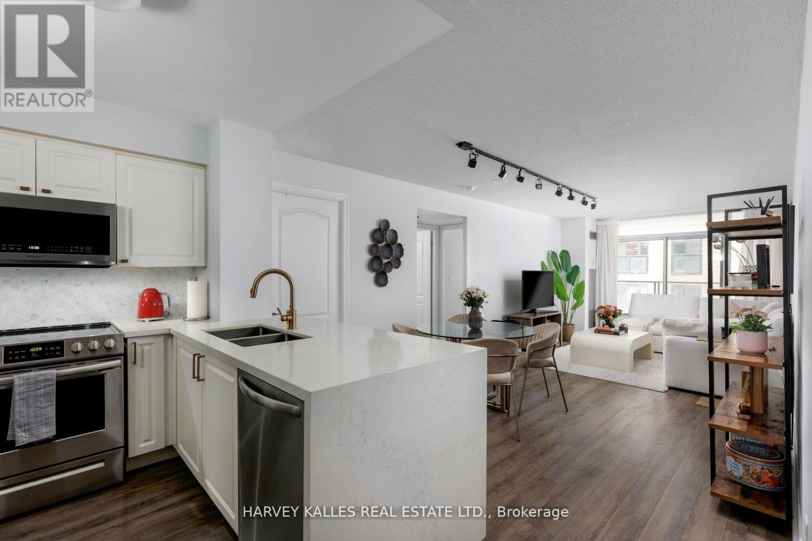 302 - 30 HAYDEN STREET