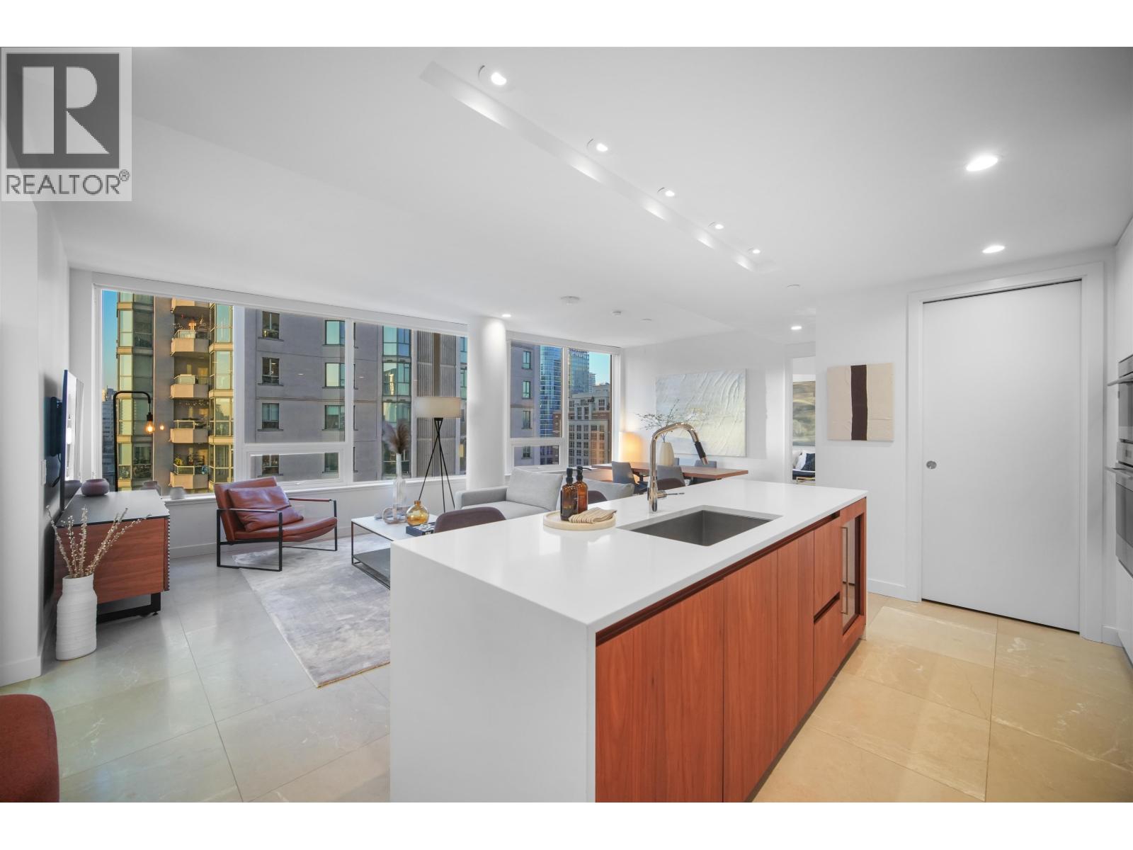 1405 885 CAMBIE STREET