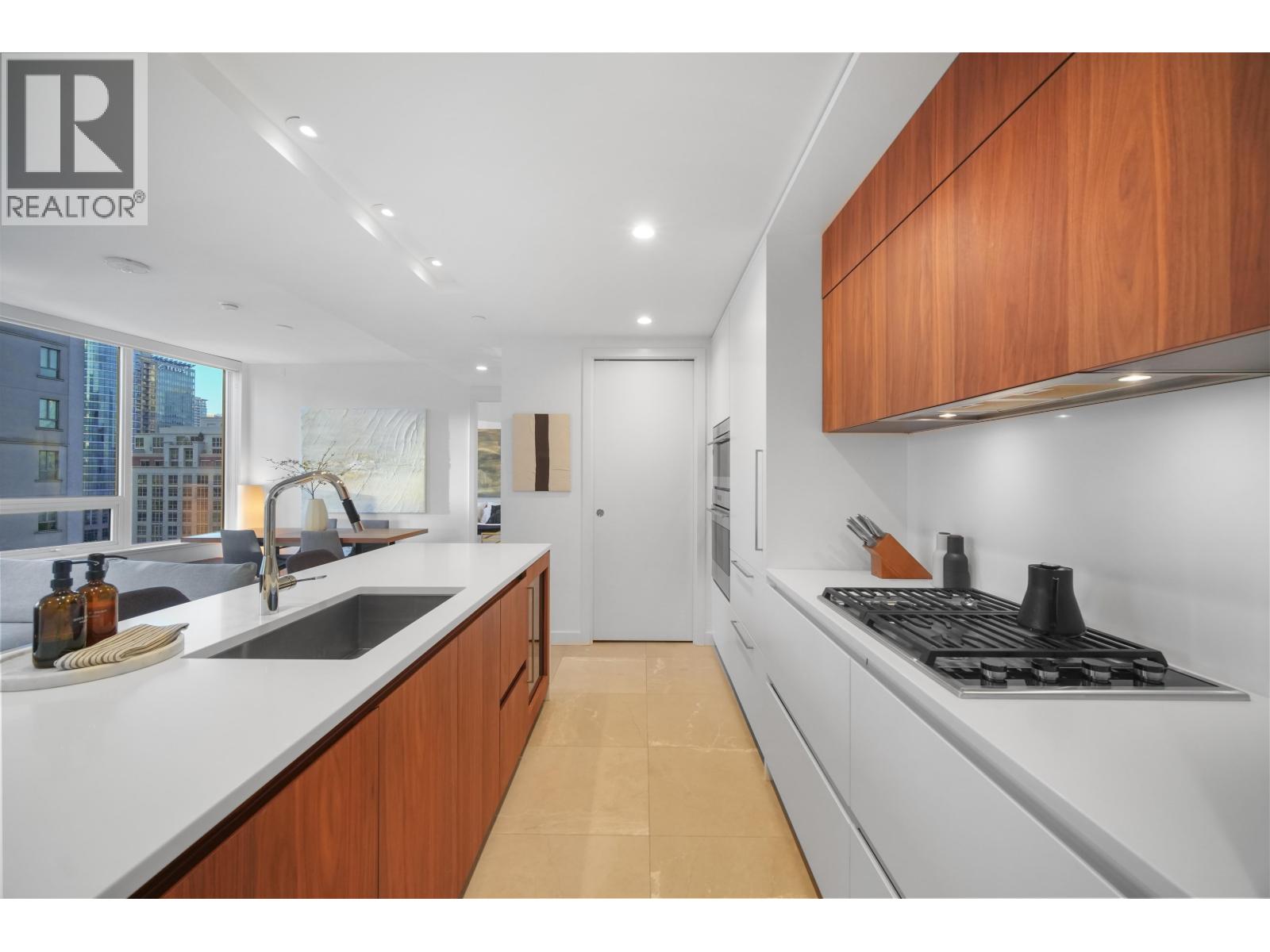 1405 885 CAMBIE STREET