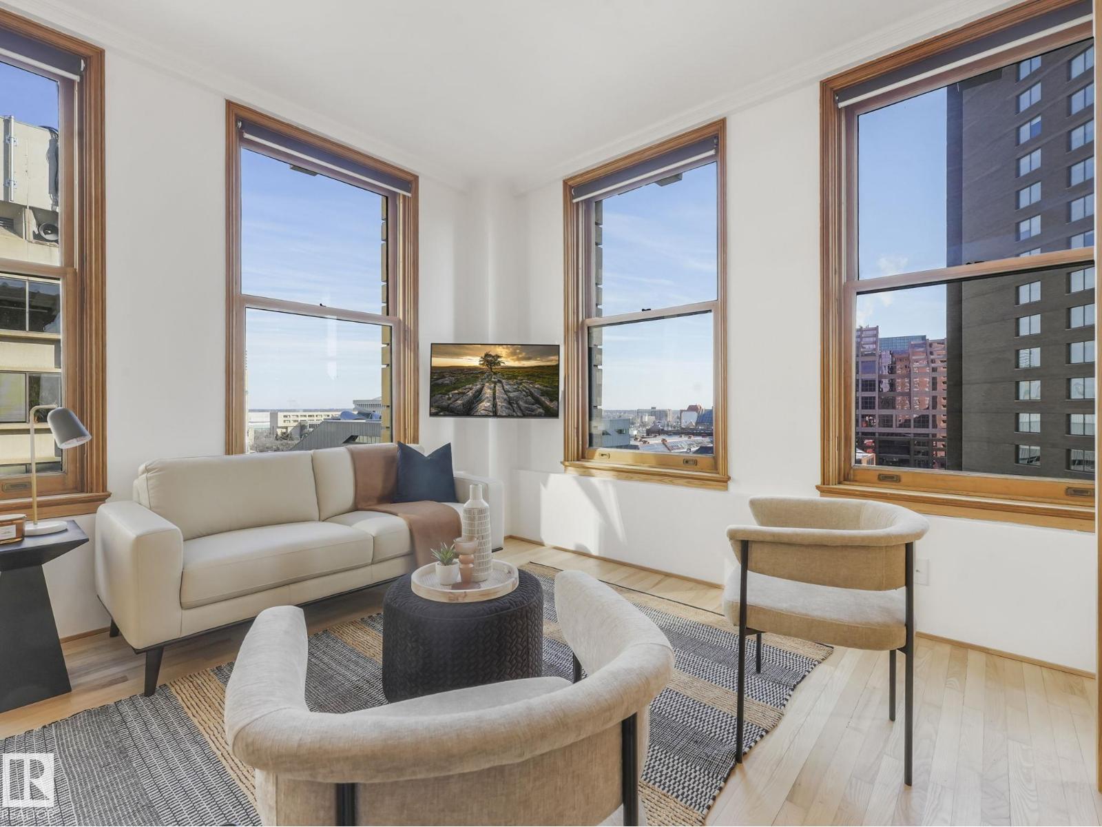 #807 10134 100 ST NW