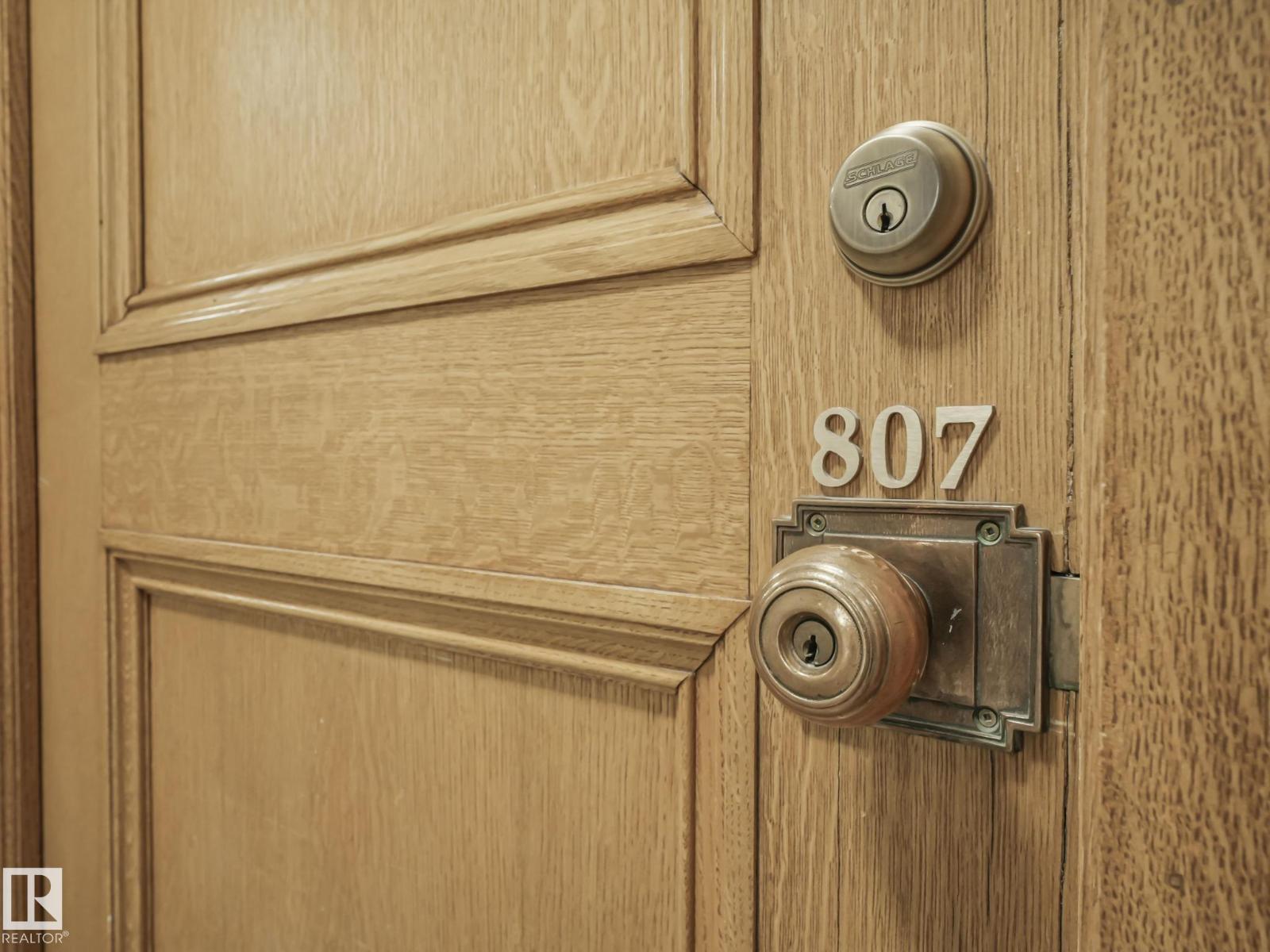 #807 10134 100 ST NW