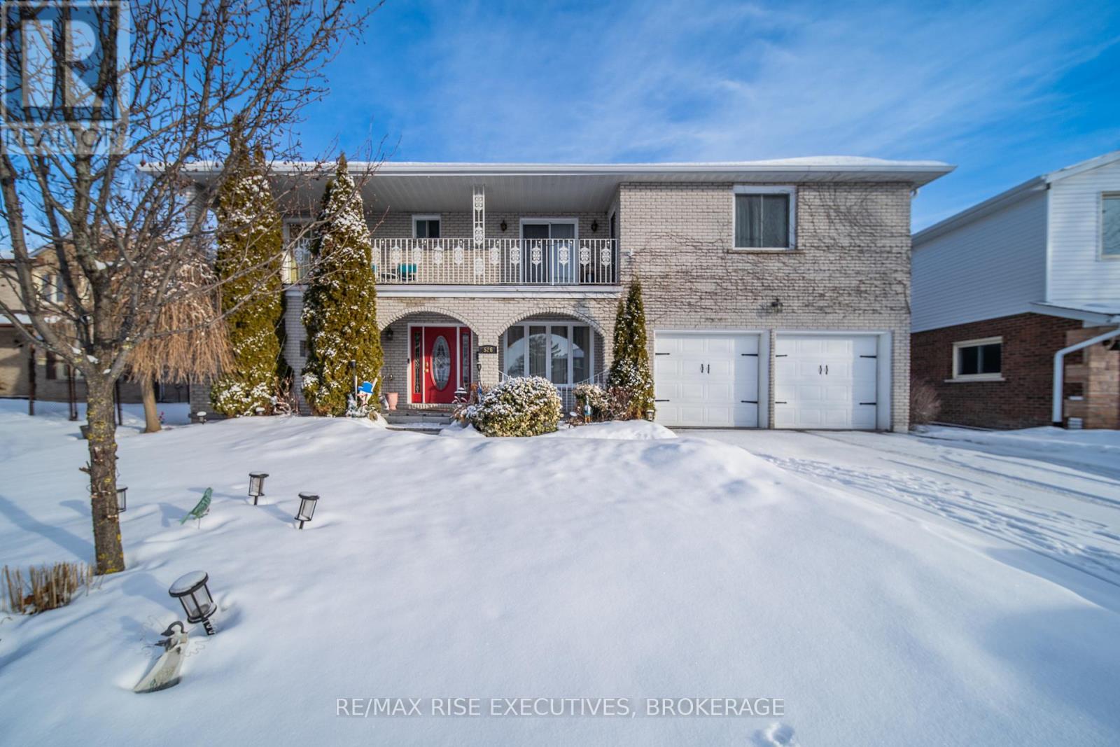 526 CANTERBURY CRESCENT