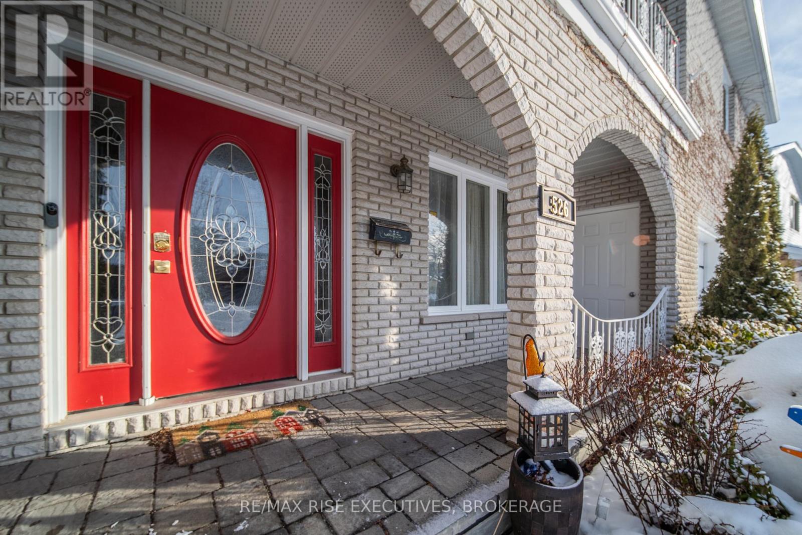 526 CANTERBURY CRESCENT