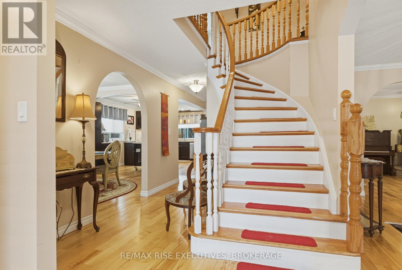 526 CANTERBURY CRESCENT