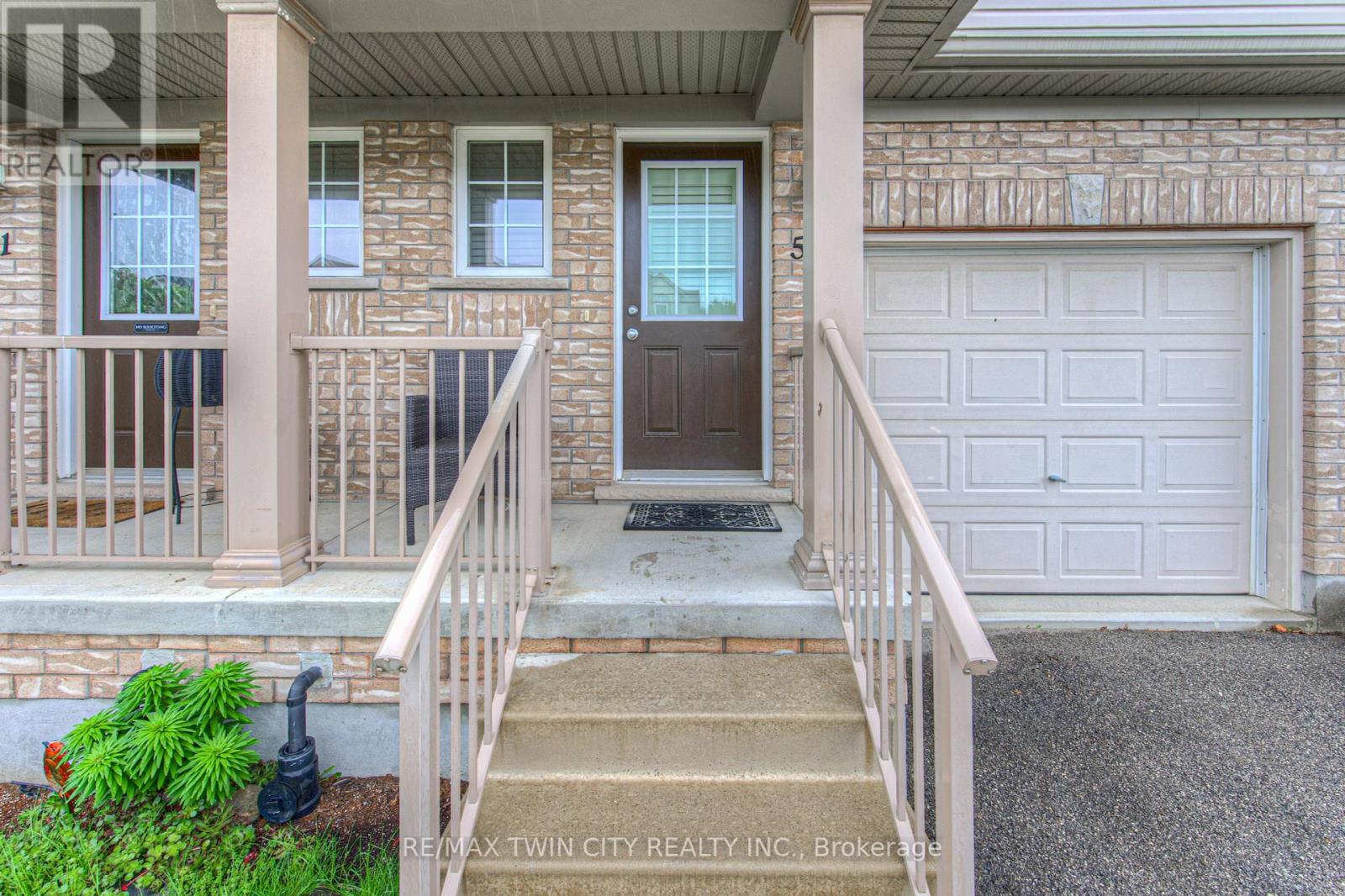 513 BEAUMONT CRESCENT
