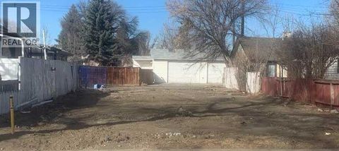 1607 3 Avenue N Lethbridge AB T1H0J7