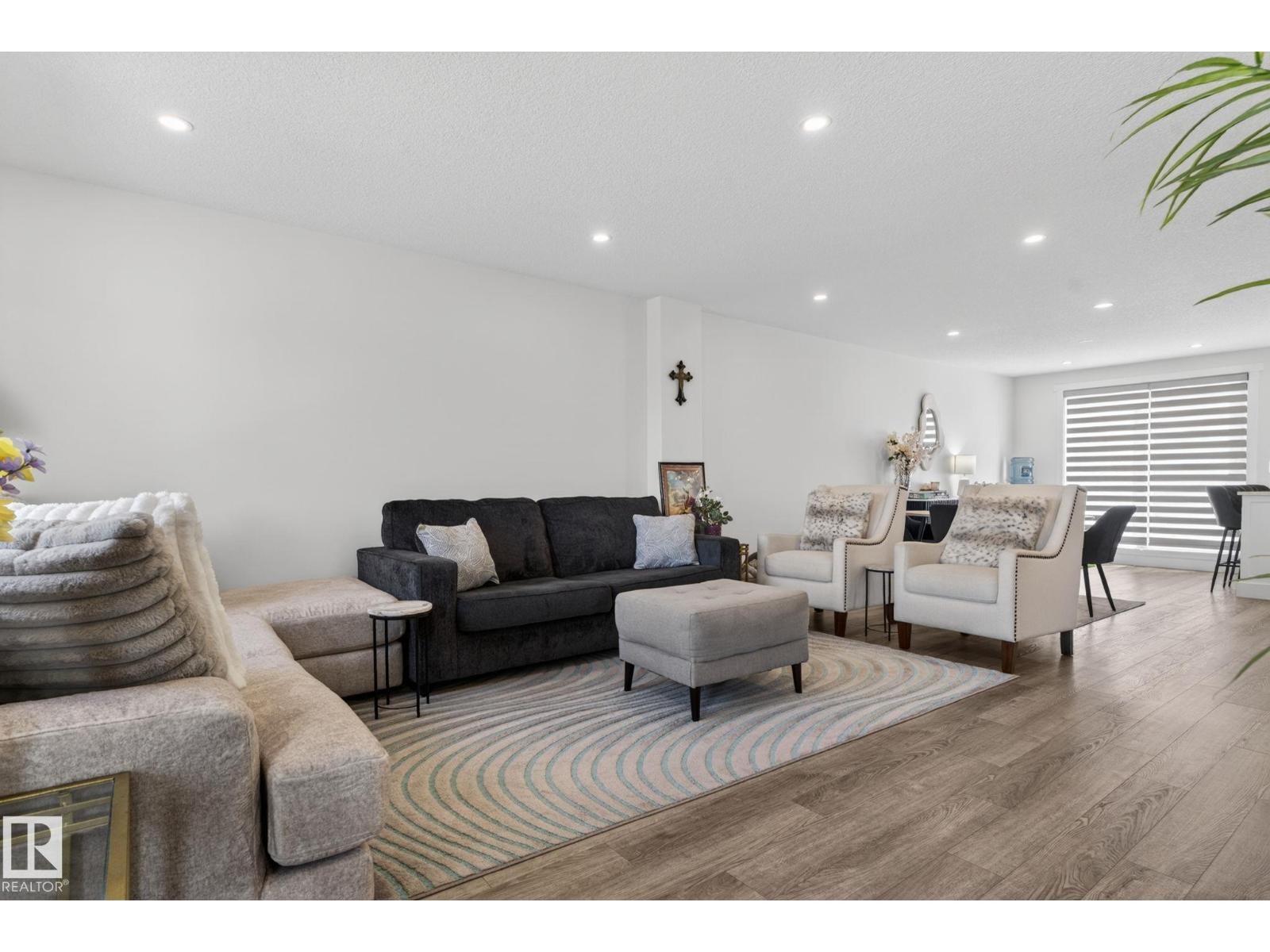 #16 9250 156 AV NW