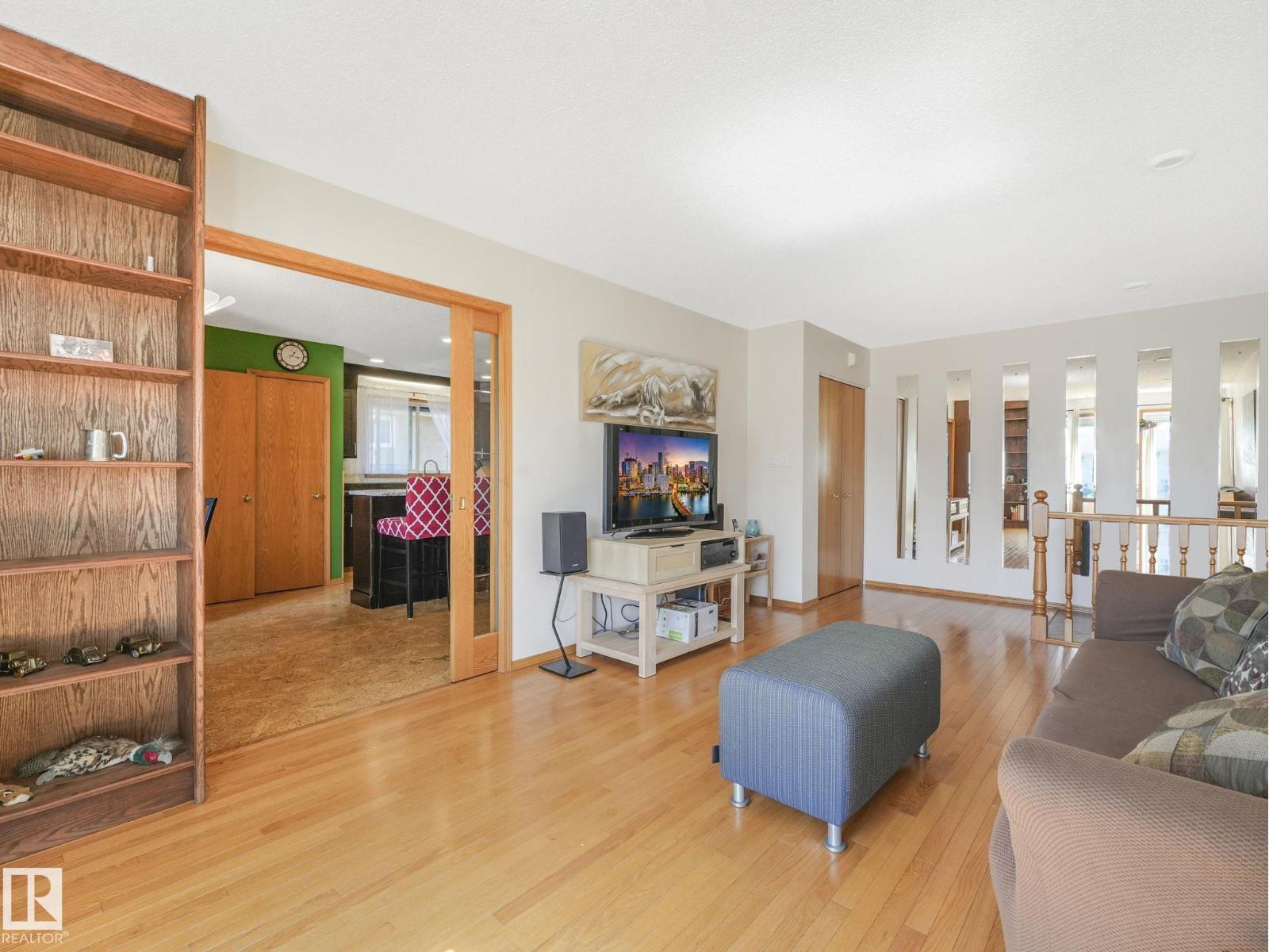 3608 15 AV NW