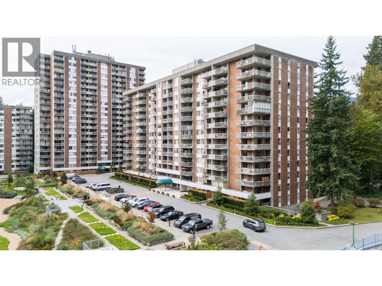 1205 2012 FULLERTON AVENUE