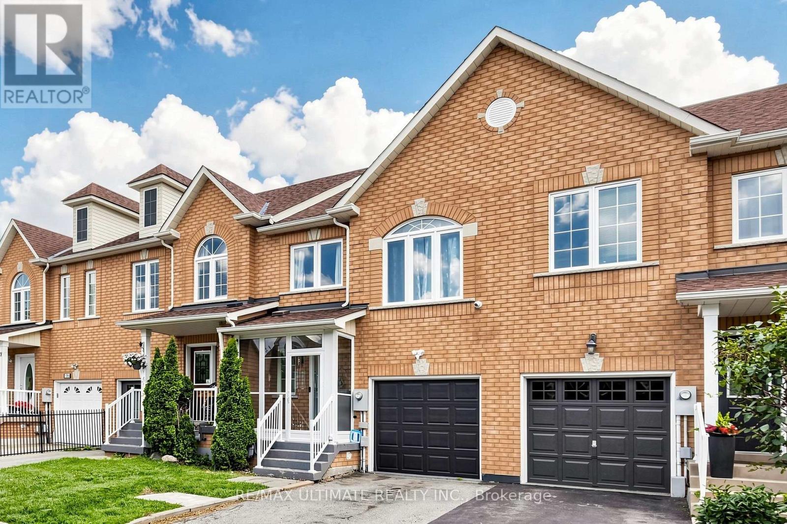 Photo 1 of 23 — 131 FOXCHASE AVENUE, Vaughan (East Woodbridge), ON L4L9H6