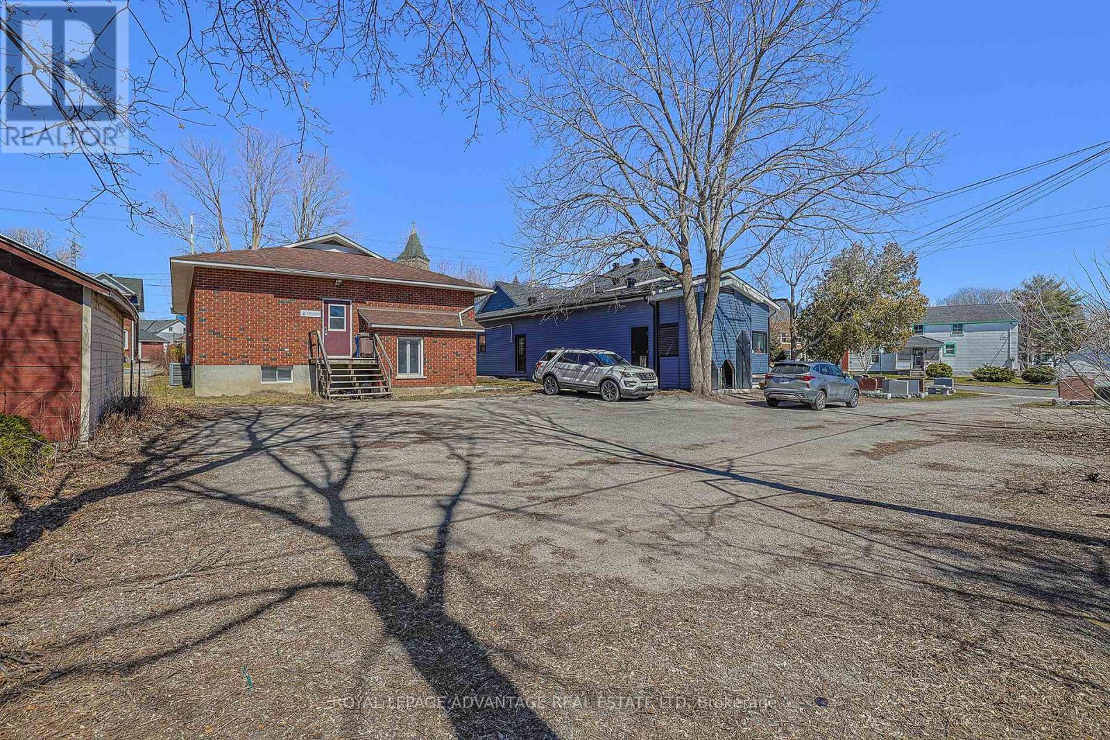 37 WILLIAM STREET E