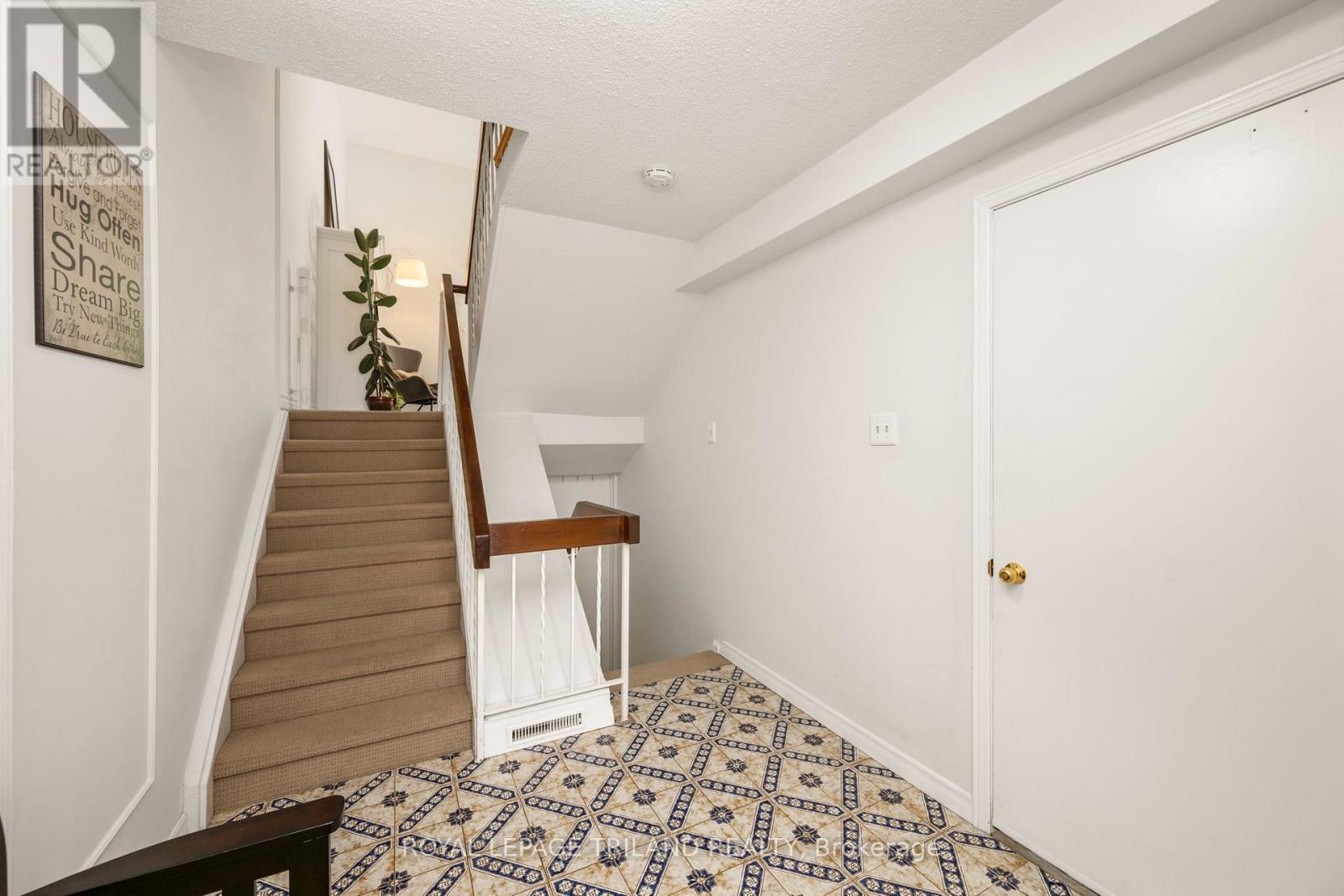 14 - 300 SANDRINGHAM CRESCENT