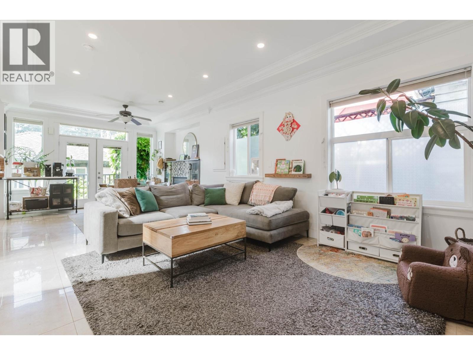 2018 E 12TH AVENUE