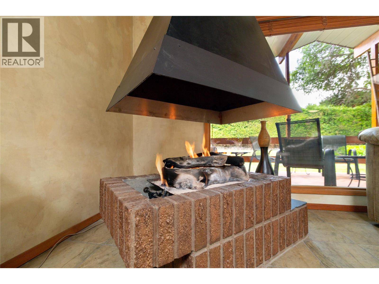 1109 PINECREST Lane