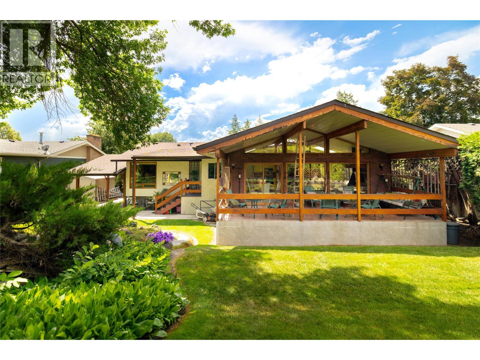 1109 PINECREST Lane