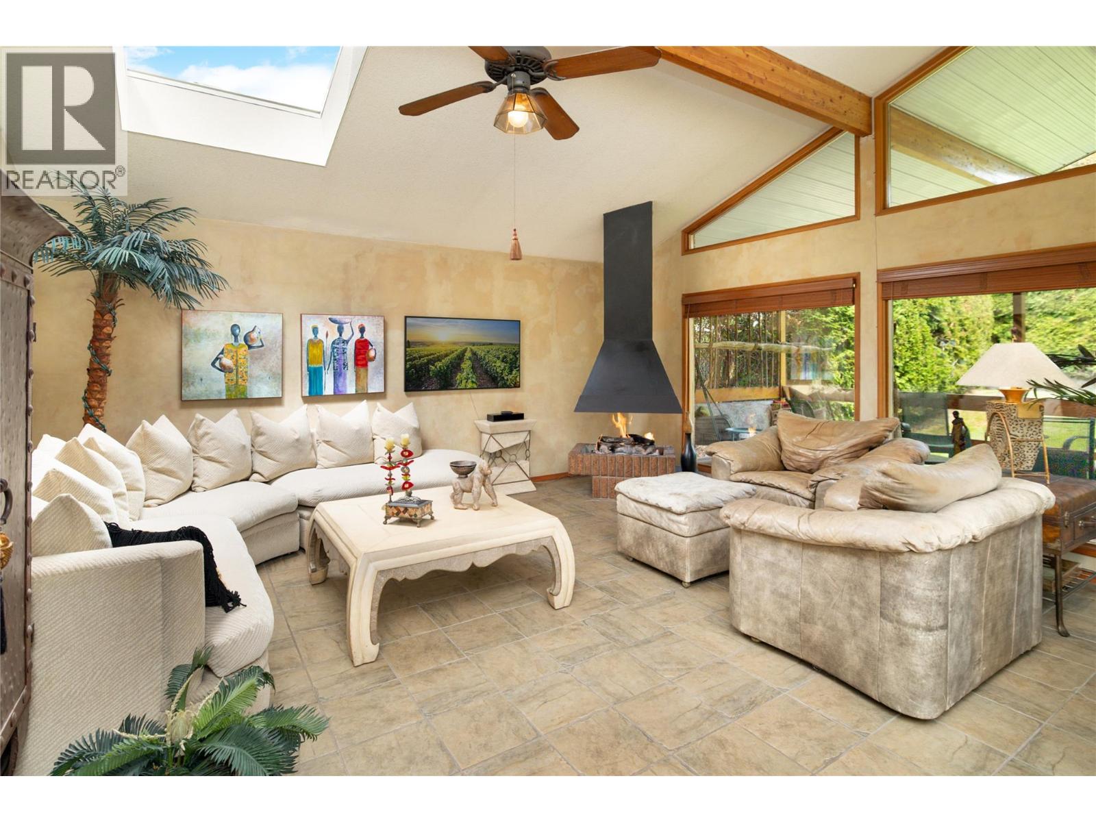 1109 PINECREST Lane
