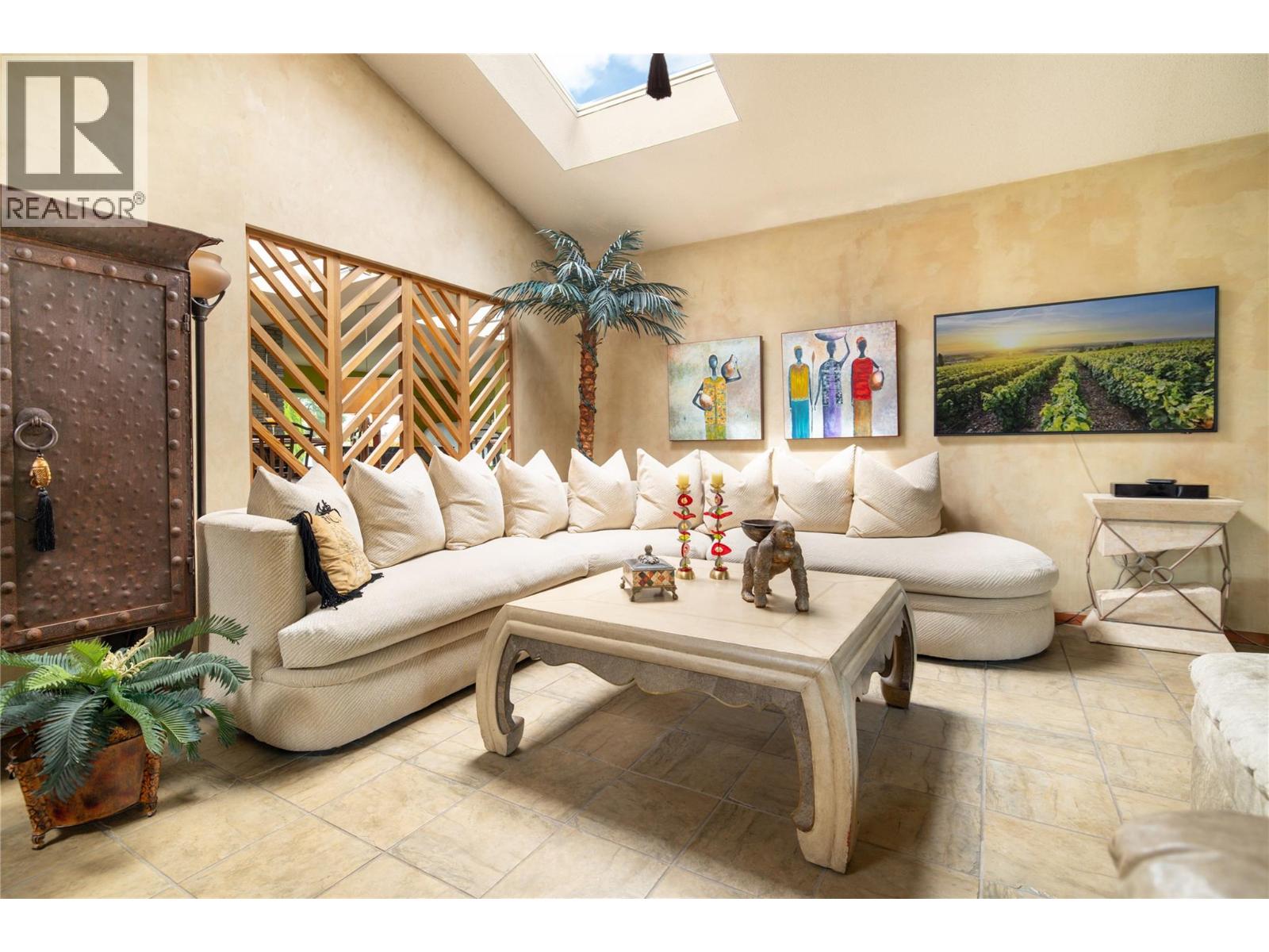 1109 PINECREST Lane