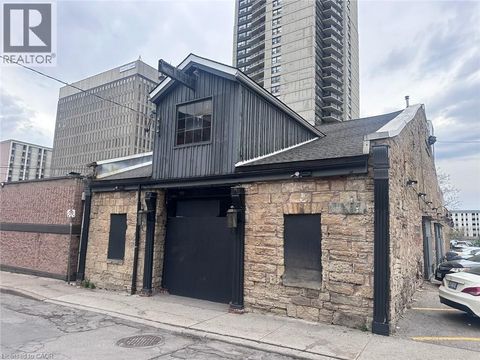 33 BOWEN Street Hamilton ON L8N3Y6