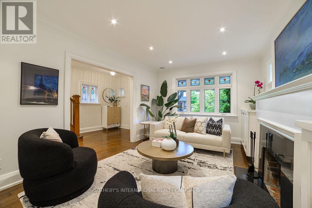 43 MANOR ROAD E