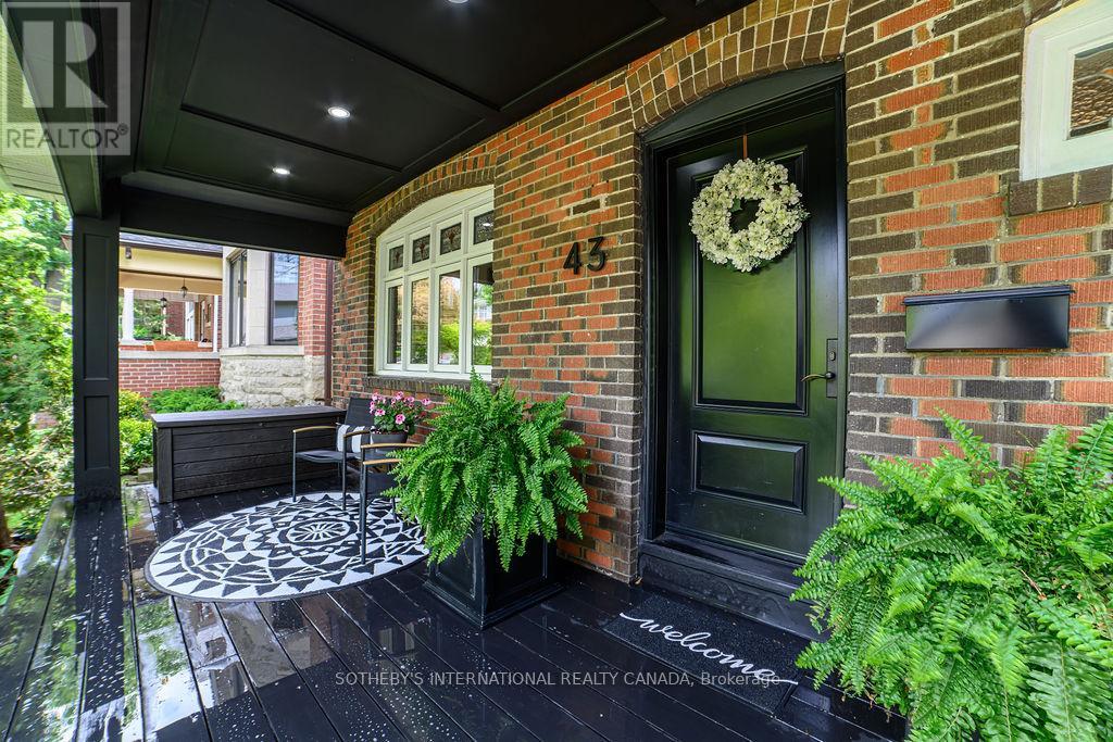 43 MANOR ROAD E