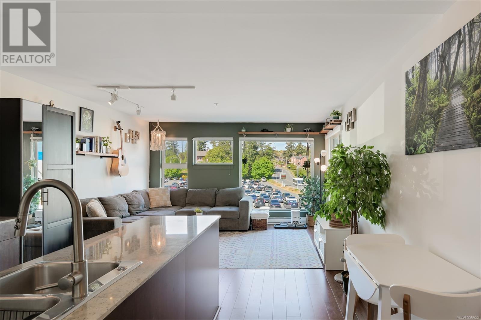 213 1405 Esquimalt Rd