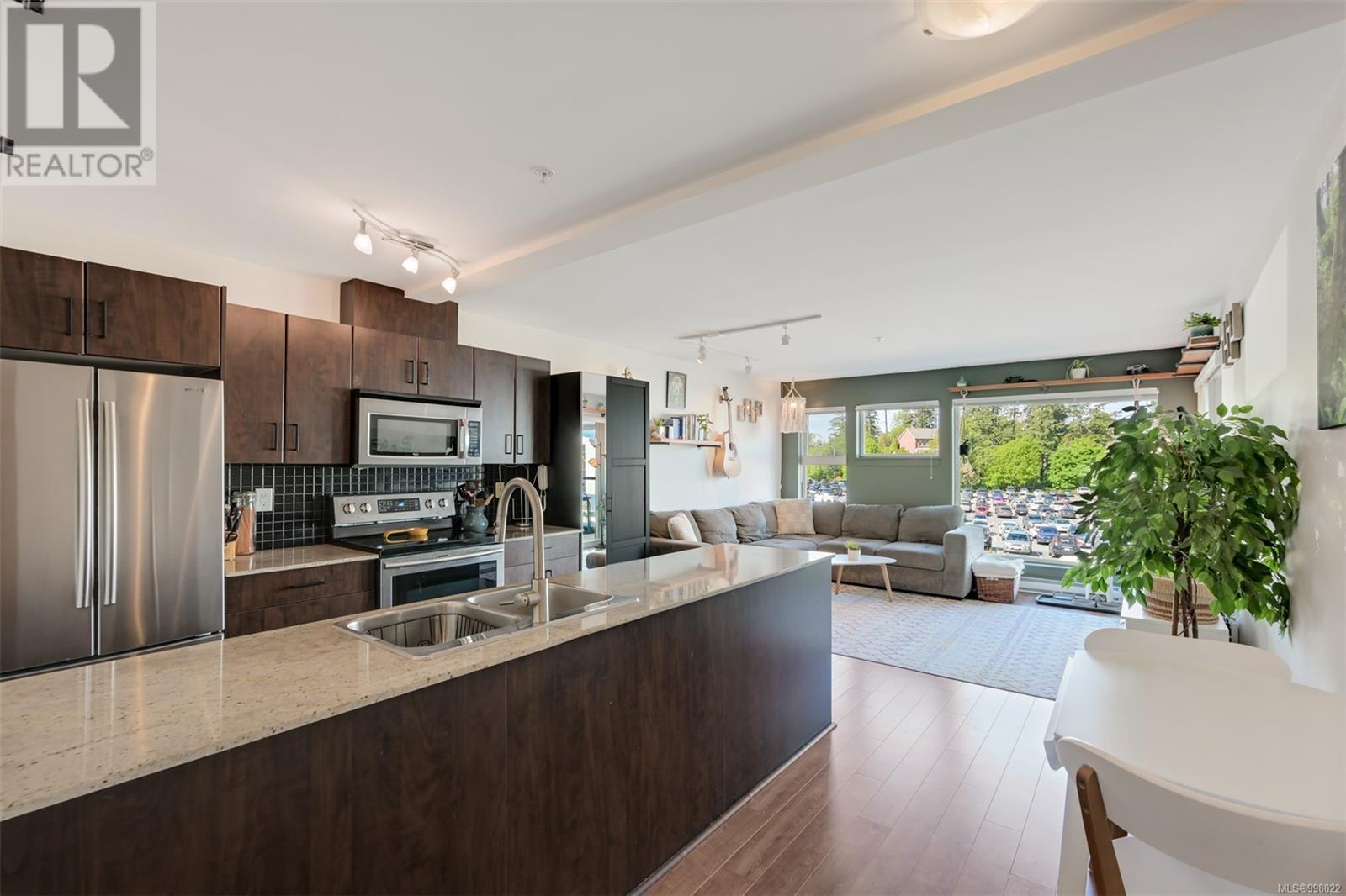 213 1405 Esquimalt Rd