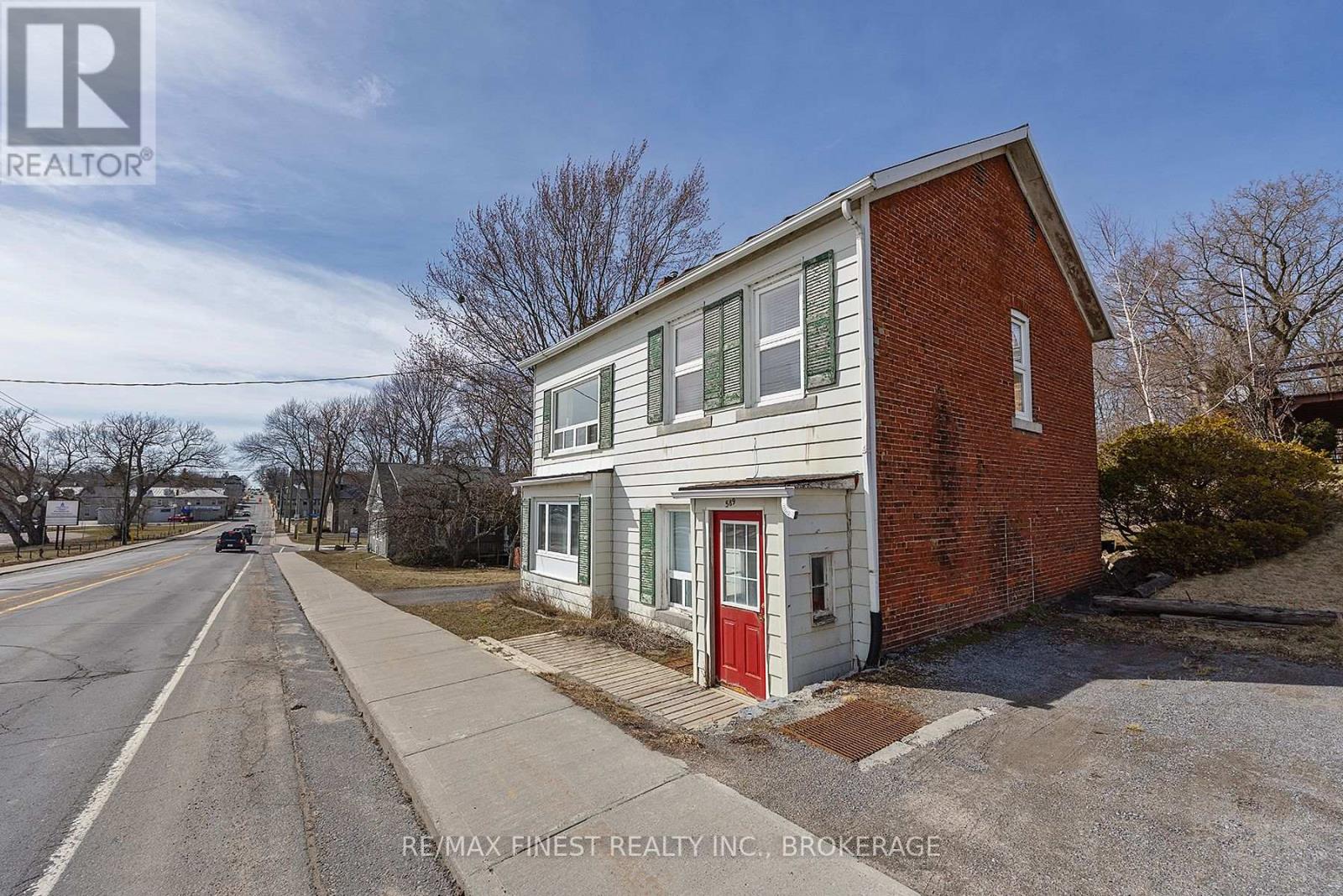 589 KING STREET W