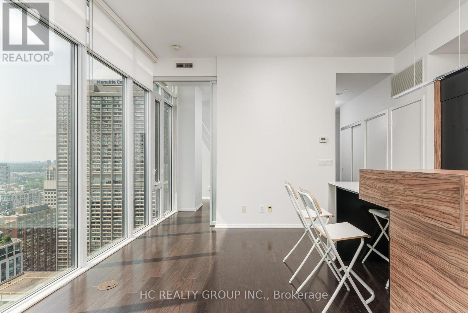 3503 - 75 ST NICHOLAS STREET