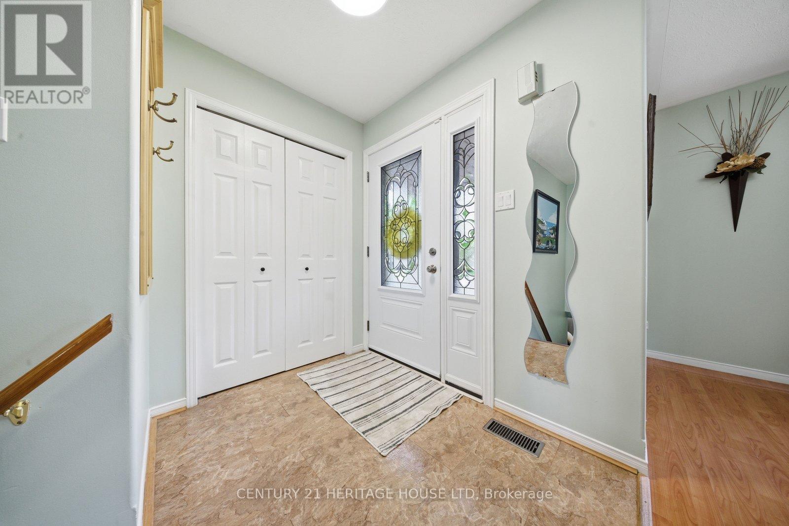 37 ANASTASIA CRESCENT