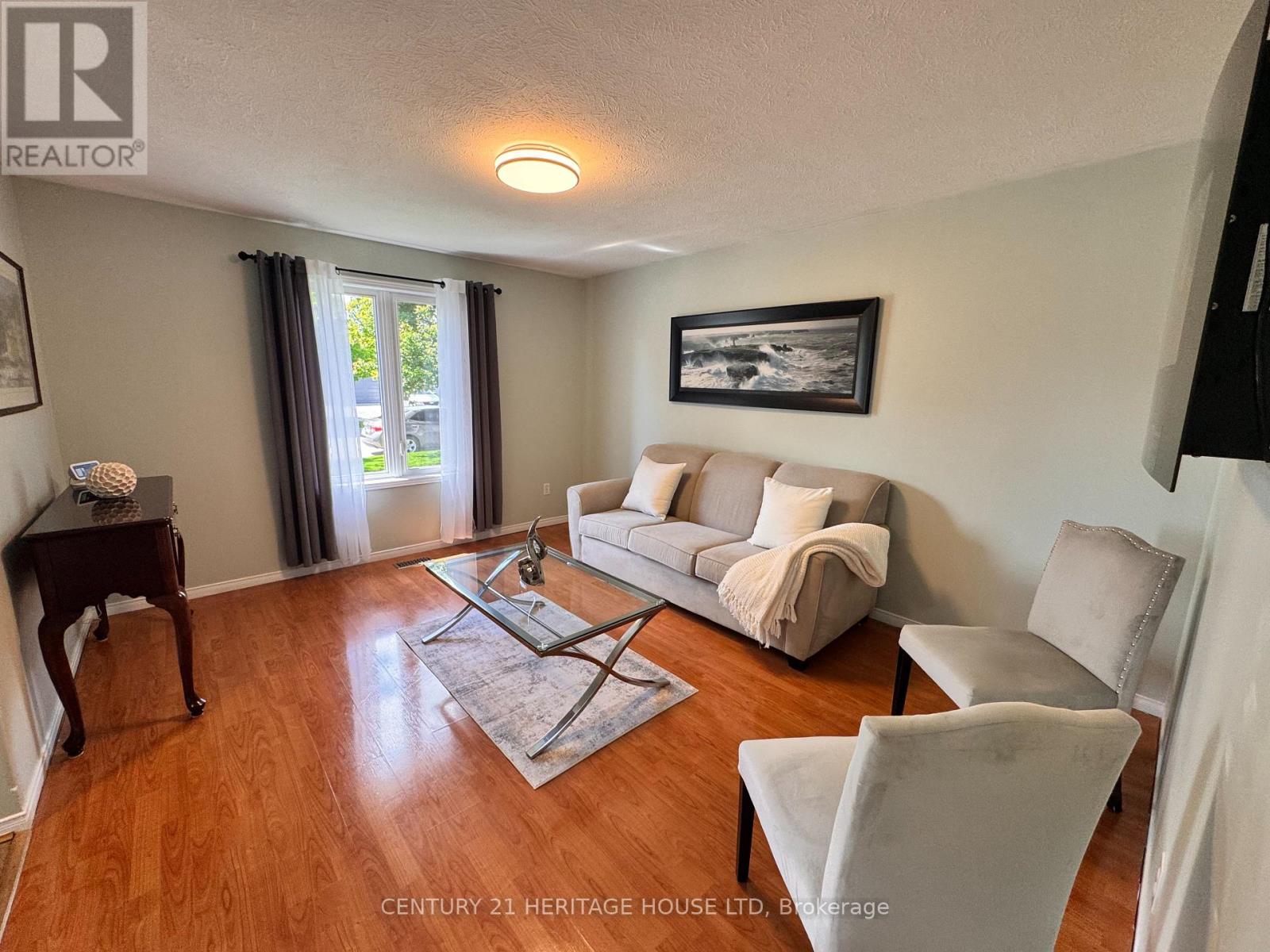 37 ANASTASIA CRESCENT