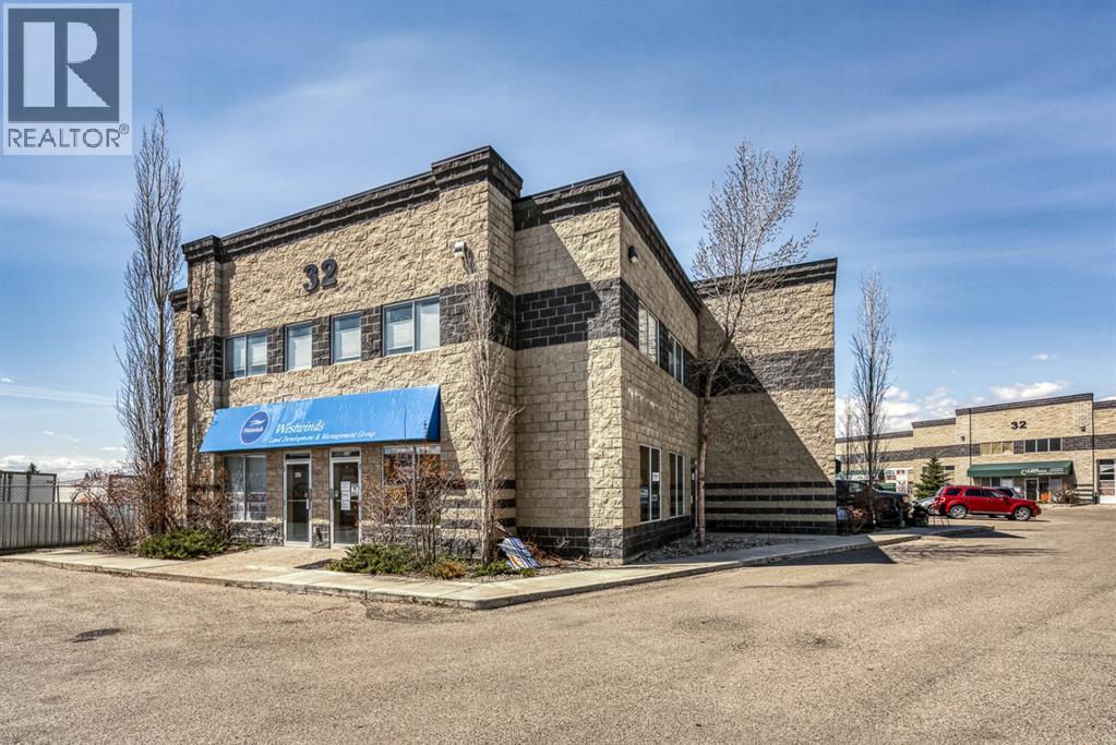 215, 32 Westwinds Crescent NE