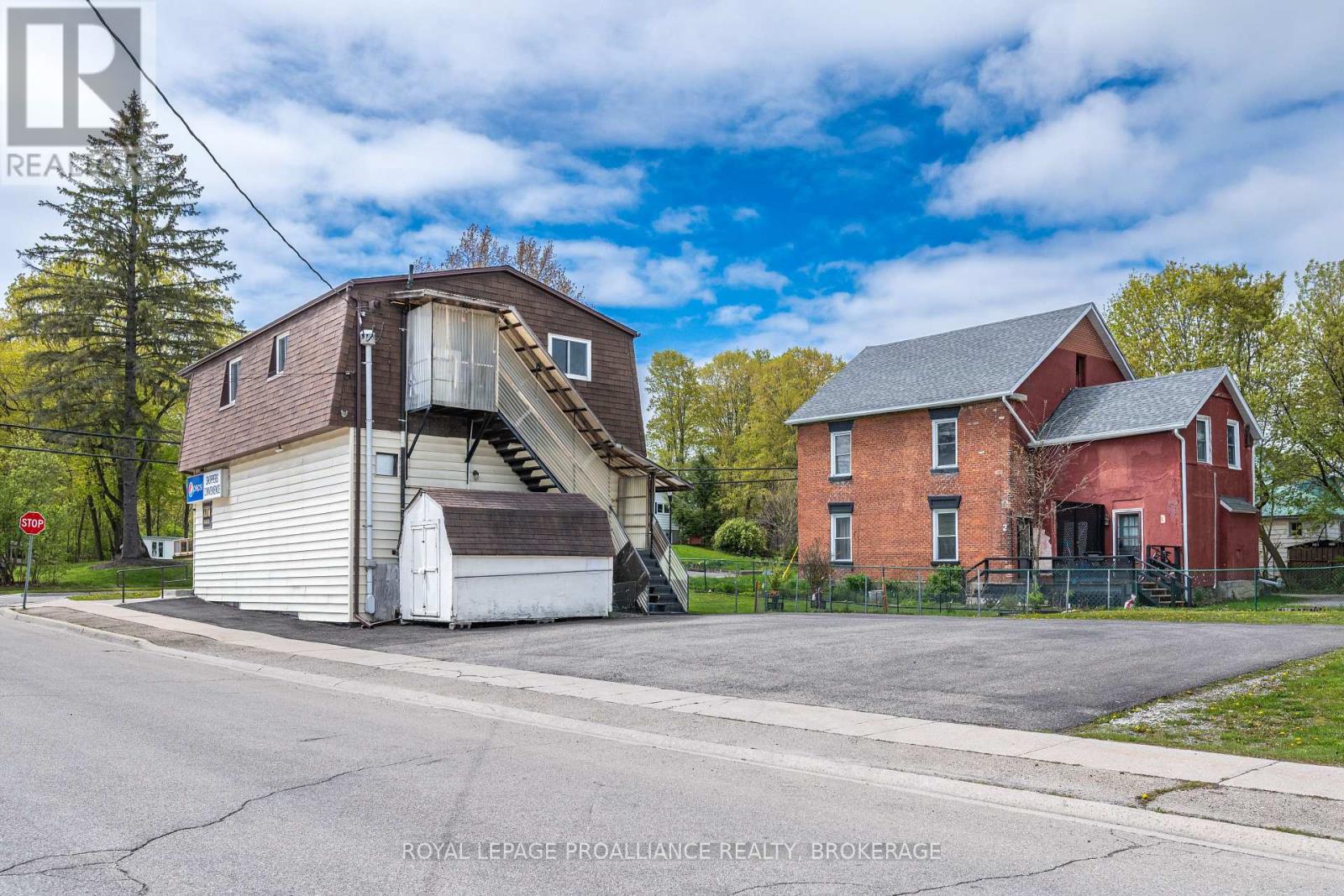 400 KING STREET W