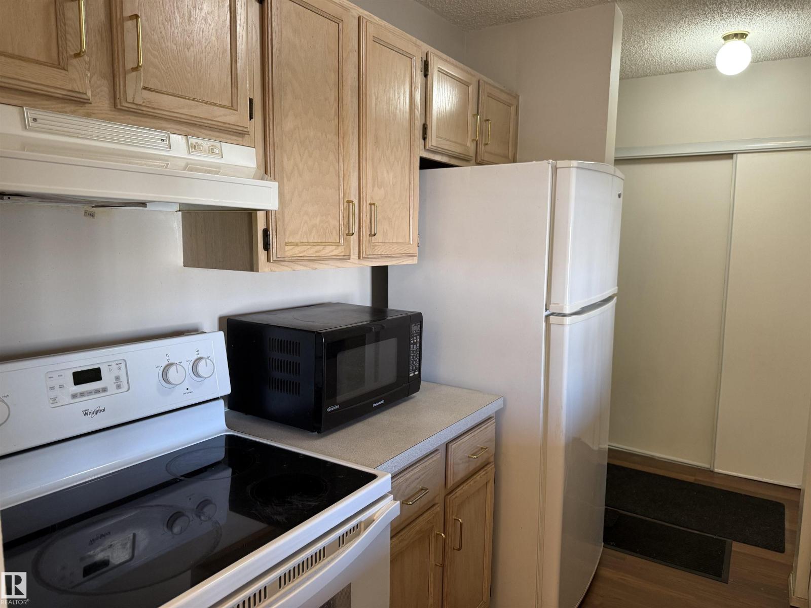 #412 5005 31 AV NW