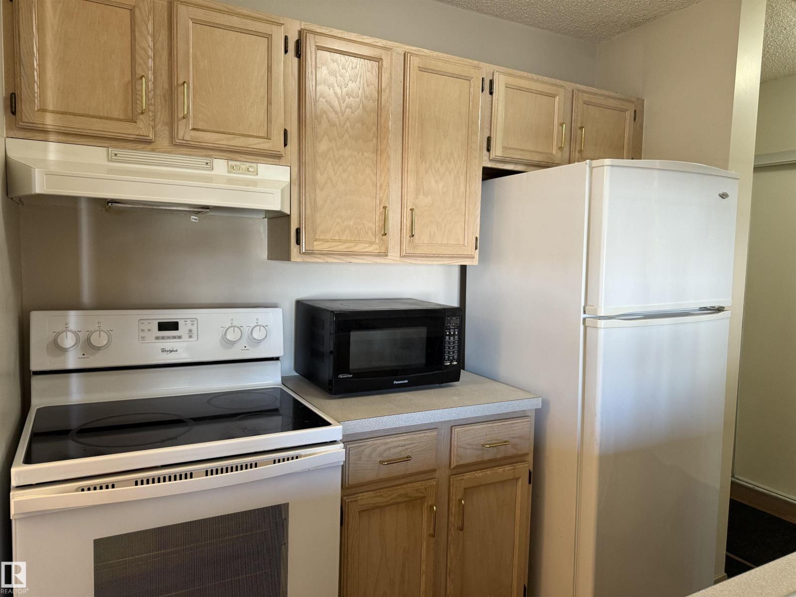 #412 5005 31 AV NW