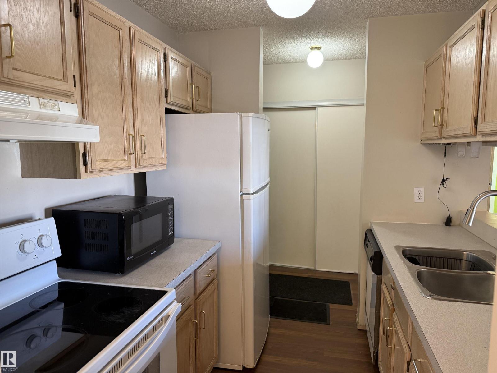 #412 5005 31 AV NW