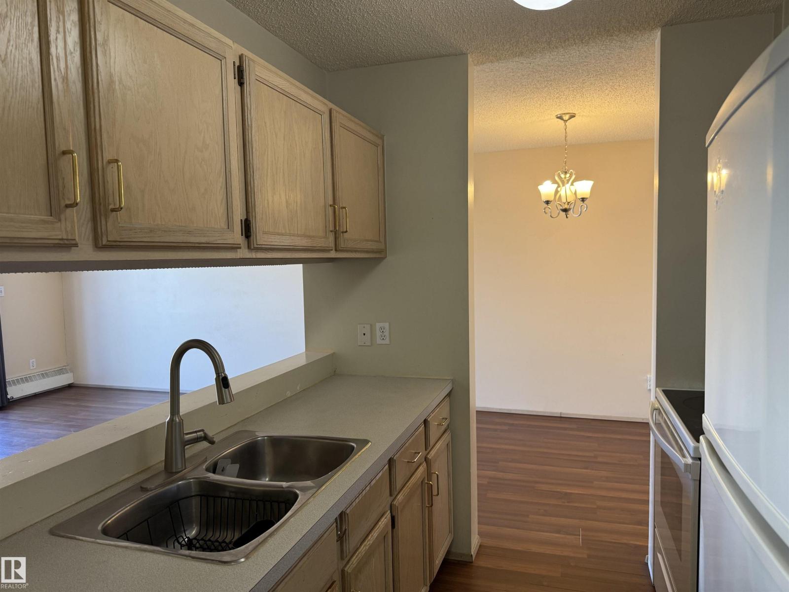 #412 5005 31 AV NW