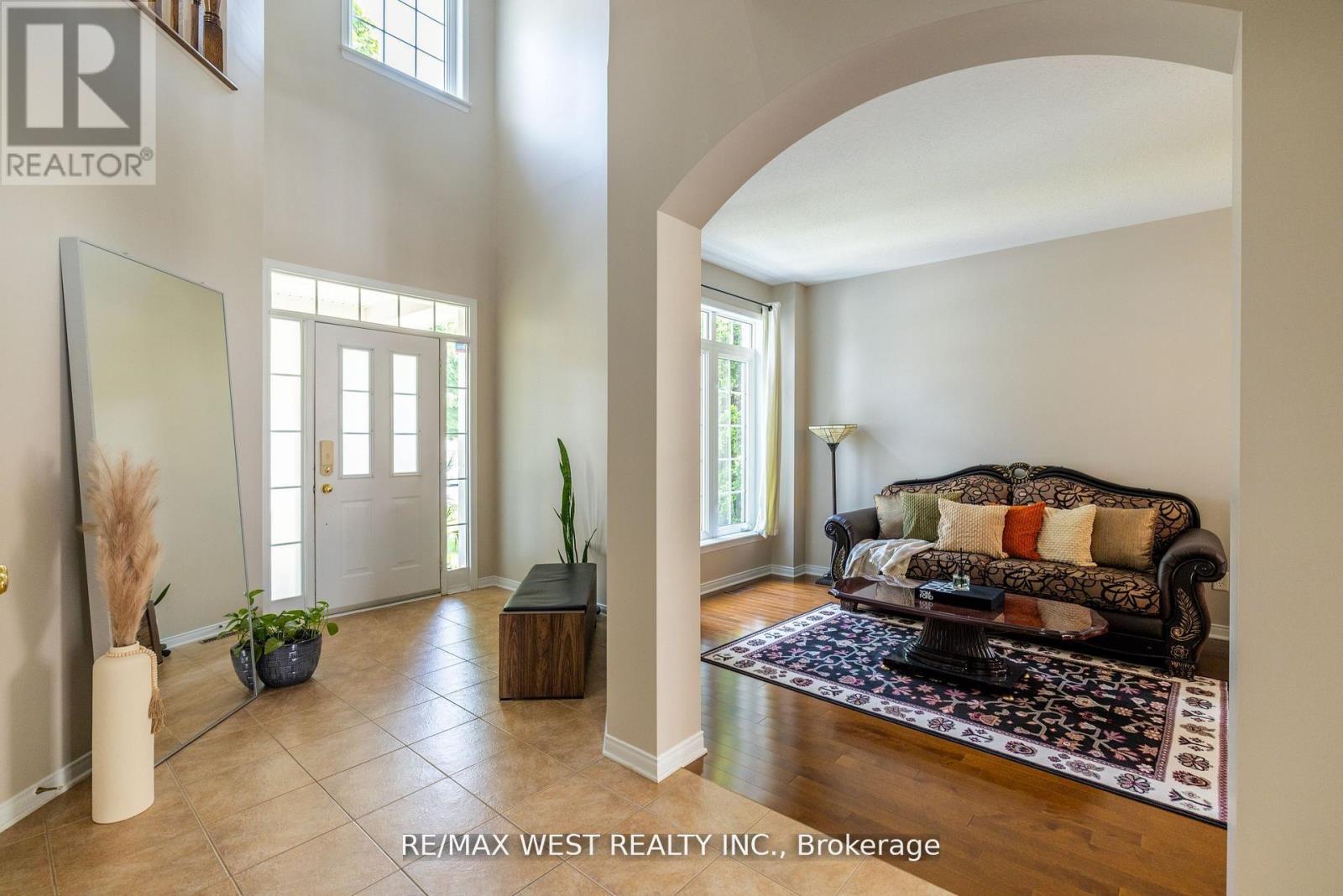 214 CASTLEGARTH CRESCENT