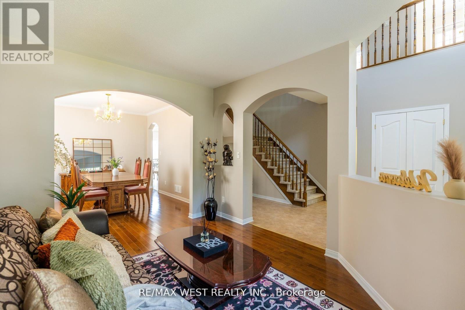 214 CASTLEGARTH CRESCENT