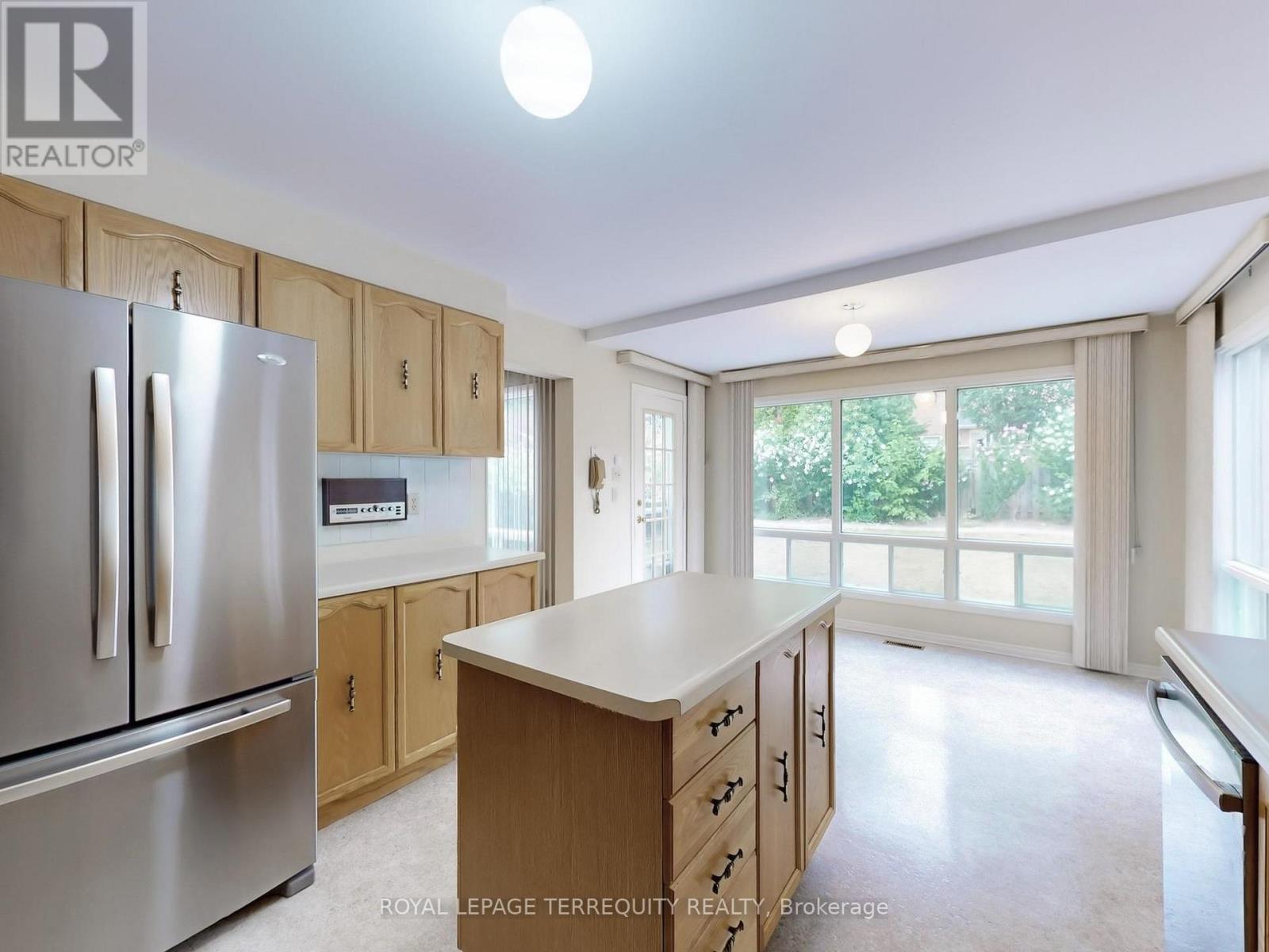 4 MOWAT COURT